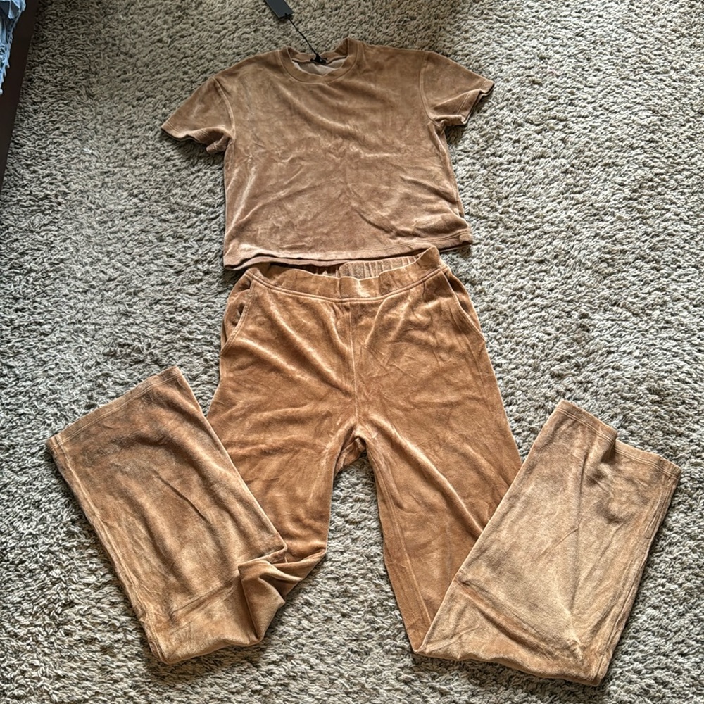 Monrow velvet set